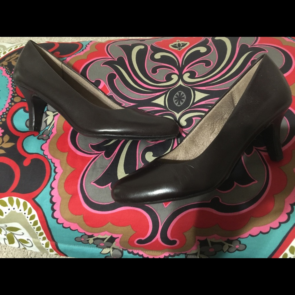 Naturalizer Brown Leather Heels-Size 8M - Picture 3 of 8